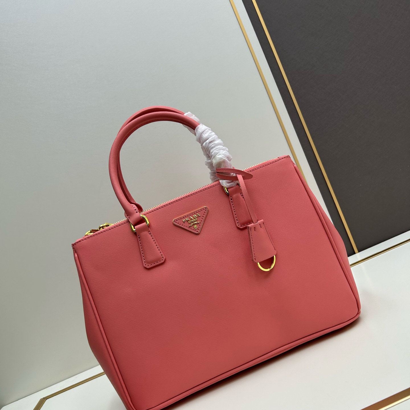Pra*a shopping bags